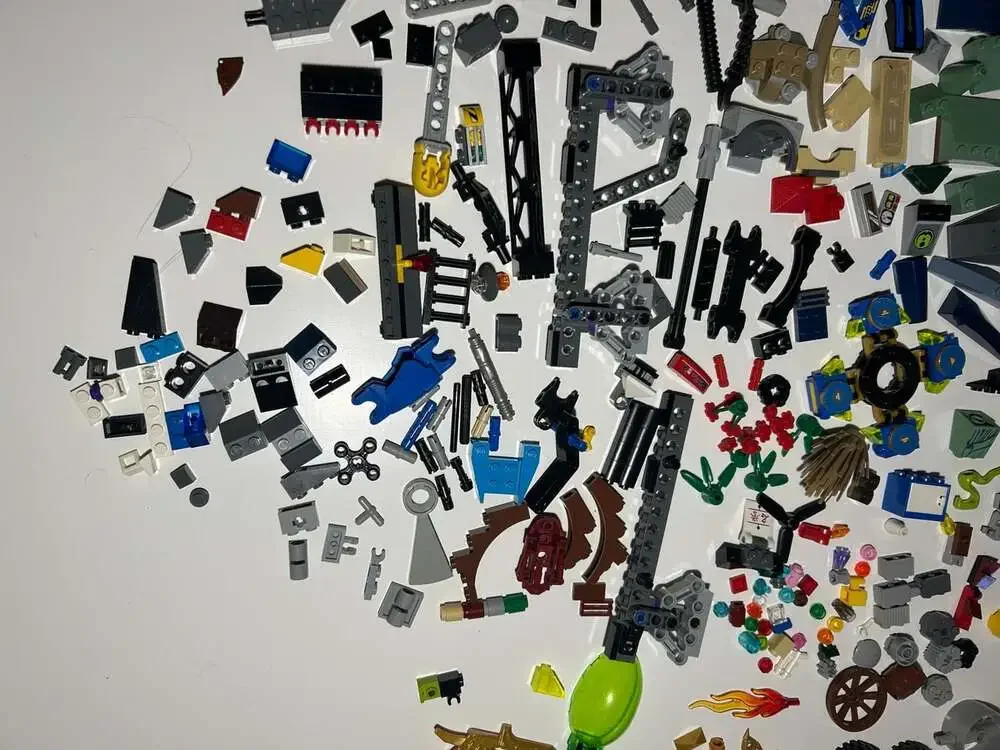 Assorted Mini Legos Lot over 2lbs with weapons, figures incomplete see photos